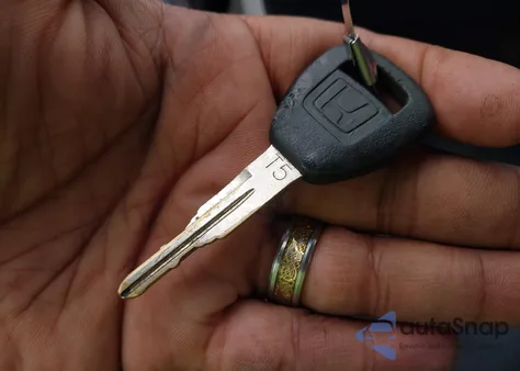 1999 Honda Accord Lx из США, поврежденный, VIN 1HGCG564XXA118854